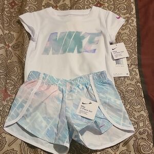 Nike White and Pastel Graphic Set